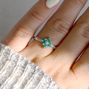 alexandrite-Lucky-Ring-close-up-white-gold